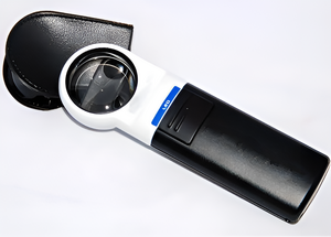 Лупа карманная с подсветкой (10х) - fgospostavki.ru - Салехард