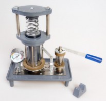 Пресс гидравлический (модель) - fgospostavki.ru - Салехард