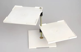 Столик подъемно-поворотный с 2-мя плоскостями - fgospostavki.ru - Салехард